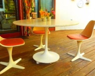 TULIP TABLE & CHAIRS