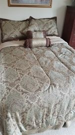 Queen 7 Piece Bed Set