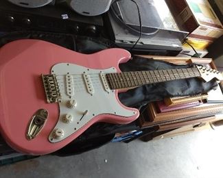 Mary Kay Fender Squire Stratocaster Special Edition Pink