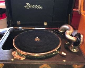 1930-40's Antique "Decca" hand crank Victrola...it works. Designed for 78 rpm records