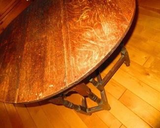 A diminutive gateleg table constructive quarter-sawn oak