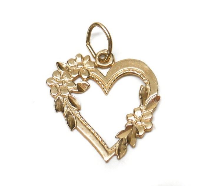 14K GOLD OPEN HEART PENDANT WITH FLOWER ACCENTS