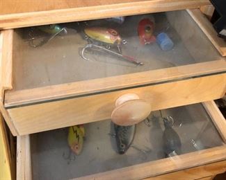 Nice little 4 drawer cabinet  for collectors....some lures