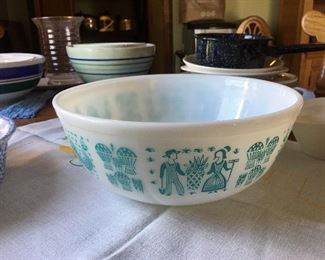 Pyrex 4 quart bowl