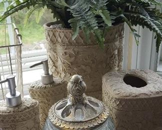 bathroom decor