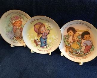 Vintage Avon Mother’s  Day plates 
