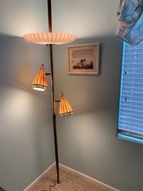 MCM Floor To Ceiling Tension Pole Lamp