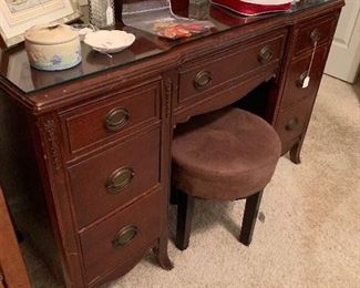 Dressing table w/mirror