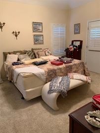 Kimg size tempur pedic mattress set and bed frame