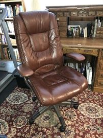 QUALITY LEATHER DESK ARM CHAIR. VERY GOODITION