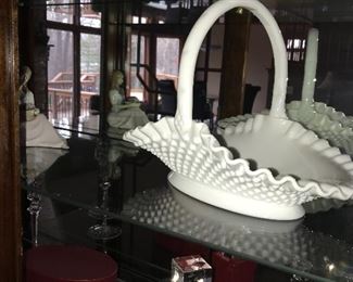 VINTAGE WHITE MILK GLASS BASKET W/HANDLE