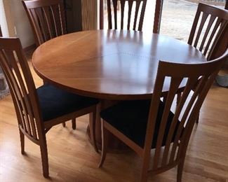 EXPANDABLE ROUND DINING TABLE WITH 5 CHAIRS FROM HOUSE OF DENMARK