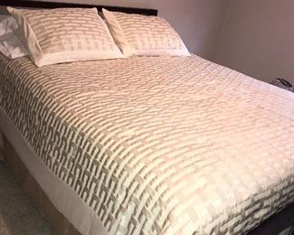 QUEEN SIZE MATTRESS