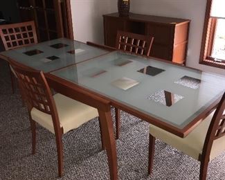 BEAUTIFUL MODERN DINING TABLE FROM HOUSE OF DENMARK
