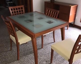 BEAUTIFUL MODERN DINING TABLE FROM HOUSE OF DENMARK