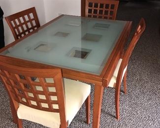 BEAUTIFUL MODERN DINING TABLE FROM HOUSE OF DENMARK
