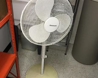 FLOOR FAN