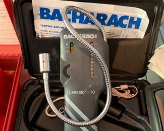 BACHARACH LEAKATOR - 10