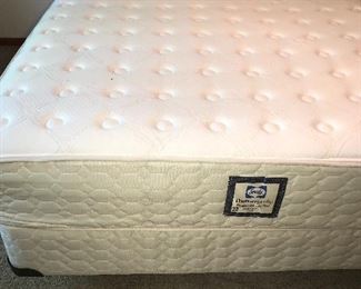 QUEEN SIZE MATTRESS