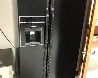 JENN-AIR SIDE-BY SIDE REFRIGERATOR