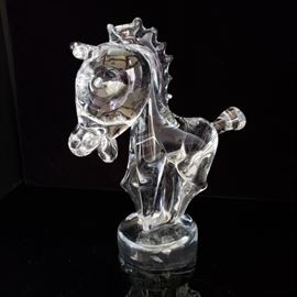 Kristaluxux crystal horse figure