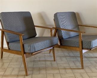 ▪ Mid Century Modern Chair #1 30x25x32in HxWxD
▪ Mid Century Modern Chair #2 30x25x32in HxWxD