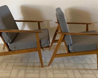 ▪ Mid Century Modern Chair #1 30x25x32in HxWxD
▪ Mid Century Modern Chair #2 30x25x32in HxWxD