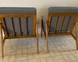 ▪ Mid Century Modern Chair #1 30x25x32in HxWxD
▪ Mid Century Modern Chair #2 30x25x32in HxWxD