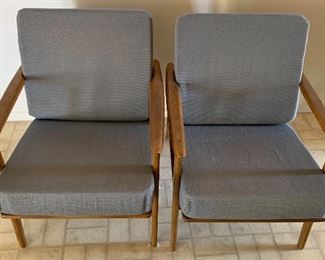 ▪ Mid Century Modern Chair #1 30x25x32in HxWxD
▪ Mid Century Modern Chair #2 30x25x32in HxWxD