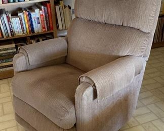 La-Z-Boy Recliner Chair 38x30x31in HxWxD