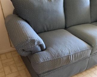 Bassett Furniture Country Blue Sofa/Couch 39x93x38in HxWxD