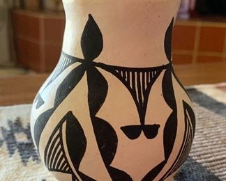 Acoma LRV Native American Pot