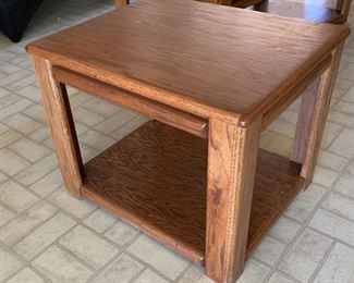 Oak End Table 19x20x24 HxWxD