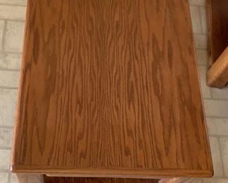 Oak End Table 19x20x24 HxWxD