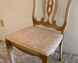 French Provincial Dining table w/ 4 Chairs 29x38x52 (+ 12in Leaf) HxWxD