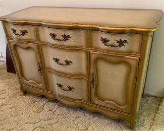 French Provincial Vintage Buffett/Sideboard 34x50x20in HxWxD