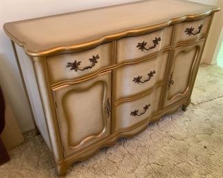 French Provincial Vintage Buffett/Sideboard 34x50x20in HxWxD