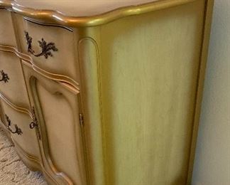 French Provincial Vintage Buffett/Sideboard 34x50x20in HxWxD