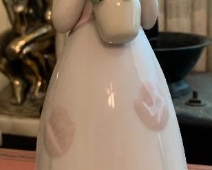 Lladro 8042 Little Rose Girl