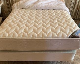 Full Size Bed Mattress/Box Spring Frame 28x54x75in HxWxD