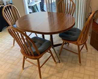 Oak Dining Table w/ 4 Chairs 29x36x48 (+12in Leaf) HxWxD
