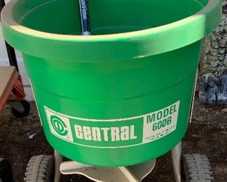 Central 600b Seed Spreader