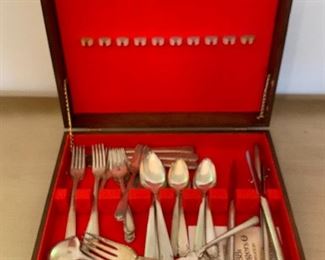 Oneida Community Tudor Plate Silverware Set