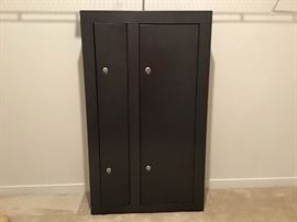Homak Gun Cabinet      https://ctbids.com/#!/description/share/146717