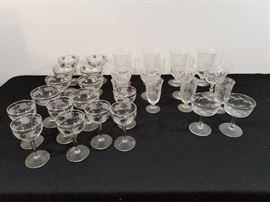Assortment of vintage mid century elegant glassware https://ctbids.com/#!/description/share/146734