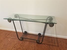 glass top metal hallway table https://ctbids.com/#!/description/share/146741