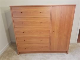 wooden dresser https://ctbids.com/#!/description/share/146746