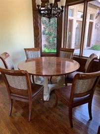 Round dining table