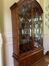 Formal 2 pc china cabinet