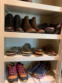 Tennis shoes size 9-10